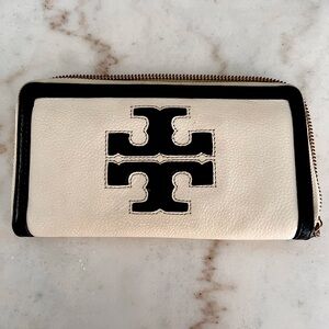 Tory Burch | Leather Bifold Wallet